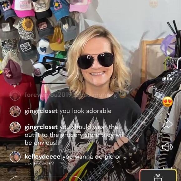 🤘The Motley Cruise April 4th- Blast From The Past - Picture 2 of 12